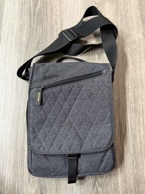OGIO Quilted Crossbody Newt Tablet Messenger Bag in Dark Gray Adj Strap Pockets